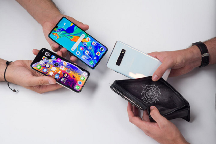 Gia ban cua smartphone da dat den dinh diem chua?