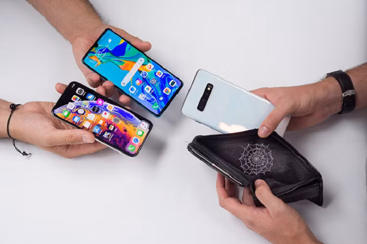 Gia ban cua smartphone da dat den dinh diem chua?