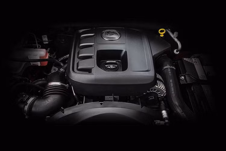 Chiếc xe vẫn giữ nguyên động cơ diesel 4 xi-lanh thẳng hàng 2.8l tăng áp Duramax quen thuộc của dòng Colorado, cho công suất 197 mã lực và mô-men xoắn 500Nm. Sức mạnh này được truyền tới hộp số tự động 6 cấp/sàn 6 cấp và dẫn tới hệ dẫn động 4 bánh.