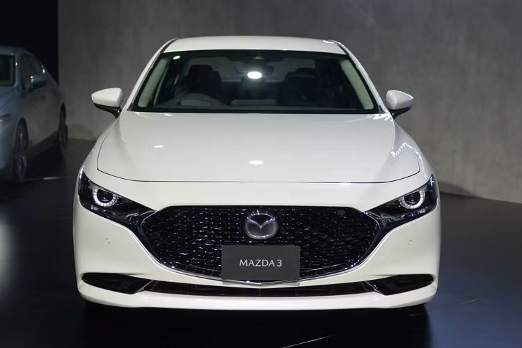 Ngôn ngữ thiết kế trên mẫu xe Mazda3 2019 mới là một bước tiến hóa của ngôn ngữ Kodo quen thuộc, do nhà thiết kế Yasutake Tsuchida cập nhật lại cho phù hợp với thời đại hiện nay.