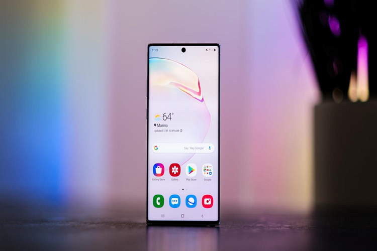 Mở rộng bộ nhớ - mẫu điện thoại Galaxy Note10 được bán ra với phiên bản tiêu chuẩn có bộ nhớ trong 256 GB, cao gấp 4 lần so với phiên bản tiêu chuẩn của iPhone XS Max. Với Note10+, người dùng có thể dễ dàng mở rộng dung lượng bộ nhớ thông qua khe cắm thẻ nhớ ngoài. 