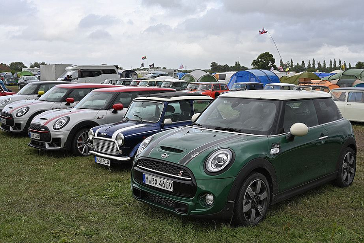 Cứ mỗi 5 năm, IMM lại được tổ chức tại Anh - quê nhà của MINI và vào dịp kỷ niệm 60 tuổi, một buổi dạ tiệc sinh nhật hoành tráng đã diễn ra tại vùng Bristol. Năm 2019 này là dịp để MINI nhìn về quá khứ, đồng thời đóng vai trò là bàn đạp bước vào một kỷ nguyên mới.