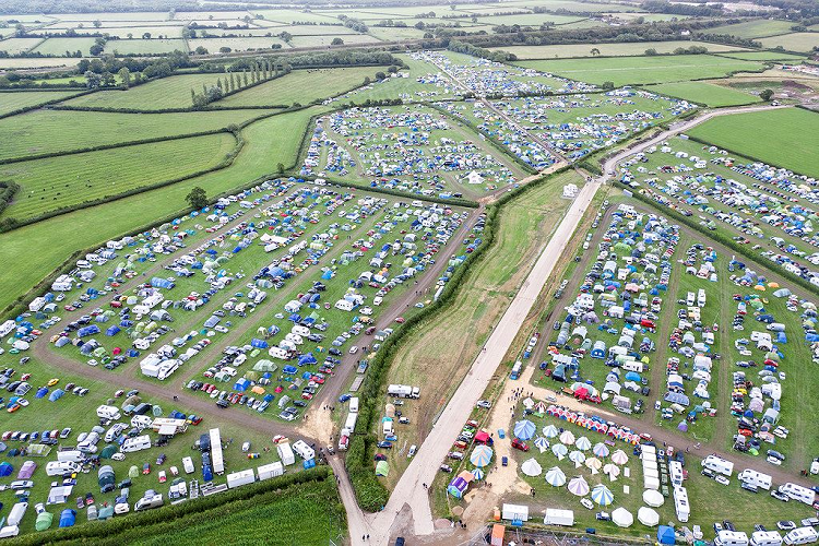 Năm nay, IMM 2019 càng trở nên đặc biệt hơn khi tạo ra một cây cầu nối giữa quá khứ, hiện tại và tương lai của thương hiệu với một số mẫu xe đặc biệt: chiếc xe Mini cổ điển đầu tiên được chế tạo từ năm 1959, phiên bản MINI kỷ niệm 60 năm và chiếc MINI Cooper SE chạy điện của tương lai.