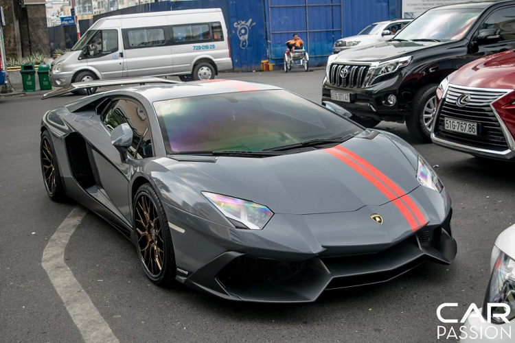 Với sứ mệnh tiếp nối những thành công của dòng Murcielago đình đám, cho tới nay siêu xe Lamborghini Aventador vẫn luôn làm tốt nhiệm vụ của mình khi đã có tới hơn 8000 chiếc đã được sản xuất và bán ra thị trường. Có thể nói ở thời điểm hiện tại, Aventador đã trở thành một biểu tượng mới của thương hiệu siêu xe đến từ Ý.