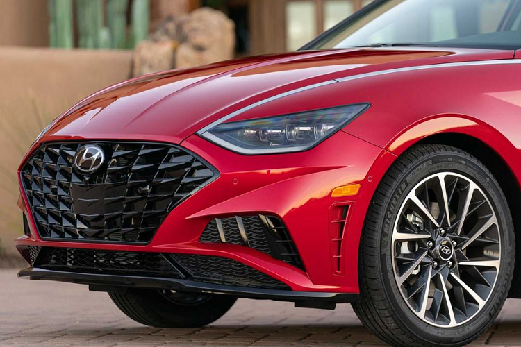 Thú vị hơn, mẫu sedan này sẽ rẻ hơn cả người anh em Hyundai Venue tới 32 USD / tháng (750 nghìn VNĐ).