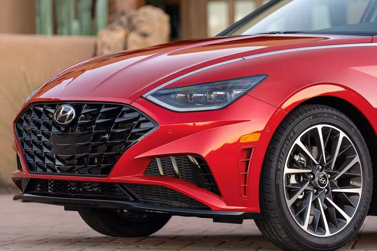 Thú vị hơn, mẫu sedan này sẽ rẻ hơn cả người anh em Hyundai Venue tới 32 USD / tháng (750 nghìn VNĐ).