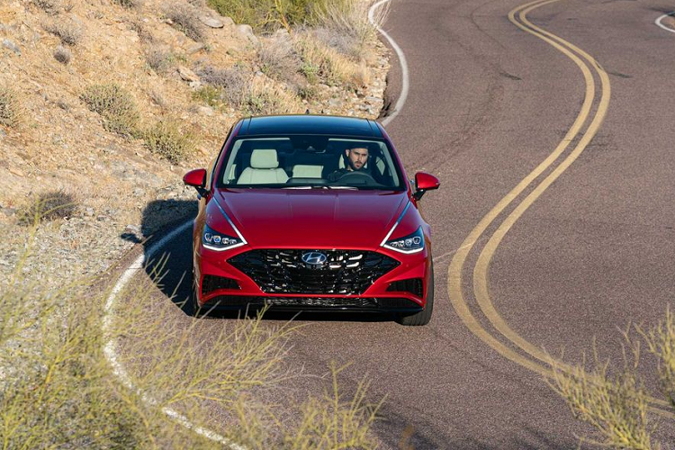 Theo CarsDirect, một số đại lý tại Los Angeles (Mỹ) đã đưa ra chương trình khuyến mại cho phí thuê Sonata SE 2020 với 219 USD/tháng (5 triệu đồng) trong vòng 36 tháng và khoản phí ban đầu 2.699 USD (62,5 triệu đồng). Hai khuyến mại khác cho bản SEL và Limited lần lượt là 2.000 và 1.750 USD (46 và 40,5 triệu đồng).