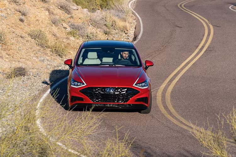 Theo CarsDirect, một số đại lý tại Los Angeles (Mỹ) đã đưa ra chương trình khuyến mại cho phí thuê Sonata SE 2020 với 219 USD/tháng (5 triệu đồng) trong vòng 36 tháng và khoản phí ban đầu 2.699 USD (62,5 triệu đồng). Hai khuyến mại khác cho bản SEL và Limited lần lượt là 2.000 và 1.750 USD (46 và 40,5 triệu đồng).