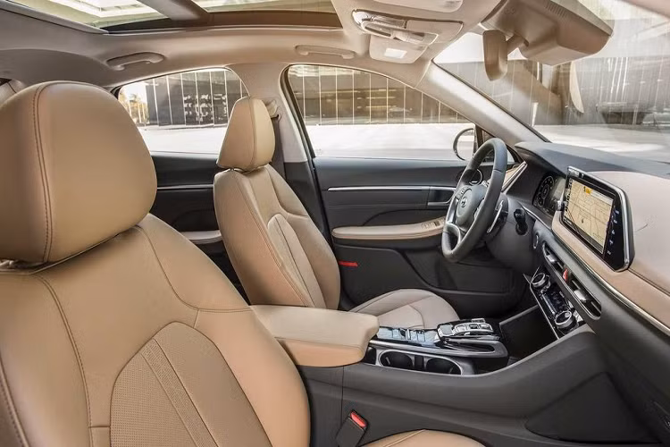 Những chính sách trên biến mẫu xe sedan Hyundai Sonata trở thành mẫu sedan hạng trung rẻ nhất có thể thuê tại California, cùng với chiếc Ford Fusion 2019 cũng với giá thuê 199 USD / tháng (4,6 triệu đồng) trong 36 tháng kèm mức phí ban đầu 1.999 USD (46 triệu đồng).