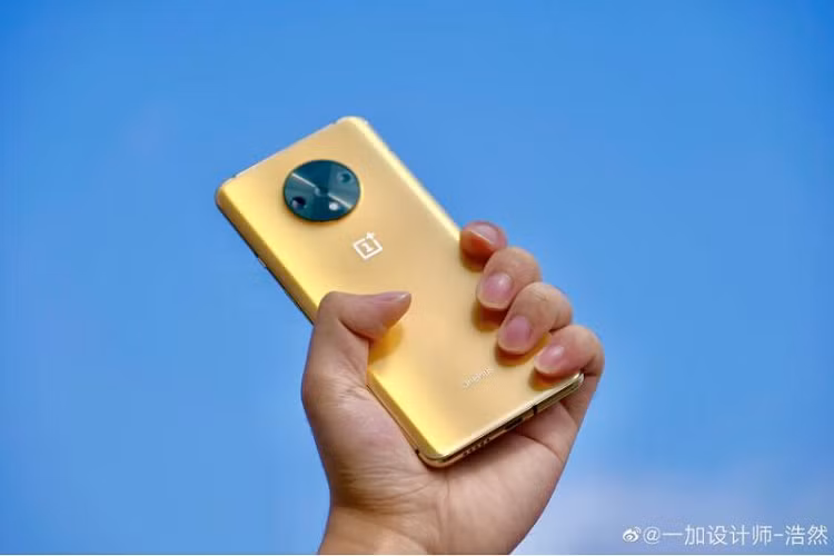 Phien ban gold cua chiec dien thoai OnePlus 7T lo dien