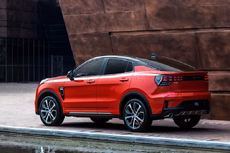 Thông số kỹ thuật vẫn chưa được tiết lộ, tuy nhiên SUV 05 dựa trên nền tảng CMA (Compact Modular Architecture) tương tự mẫu 01 và nhiều khả năng sẽ được nhà sản xuất trang bị 2 tuỳ chọn động cơ bao gồm động cơ 3 xy-lanh 1.5L và động cơ 4 xy-lanh 2.0L. Ngoài động cơ xăng, 05 sẽ có thêm phiên bản hệ truyền động plug-in hybrid.