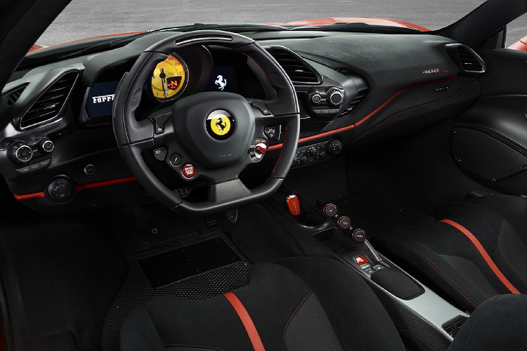 Ngoài ra, động cơ V8 dung tích 3.9L tăng áp kép được nâng cấp và tinh chỉnh để công suất đầu ra tăng thêm 49 mã lực – đạt 711 mã lực và mô-ment xoắn đạt 770Nm tăng 10Nm so với 488 GTB.