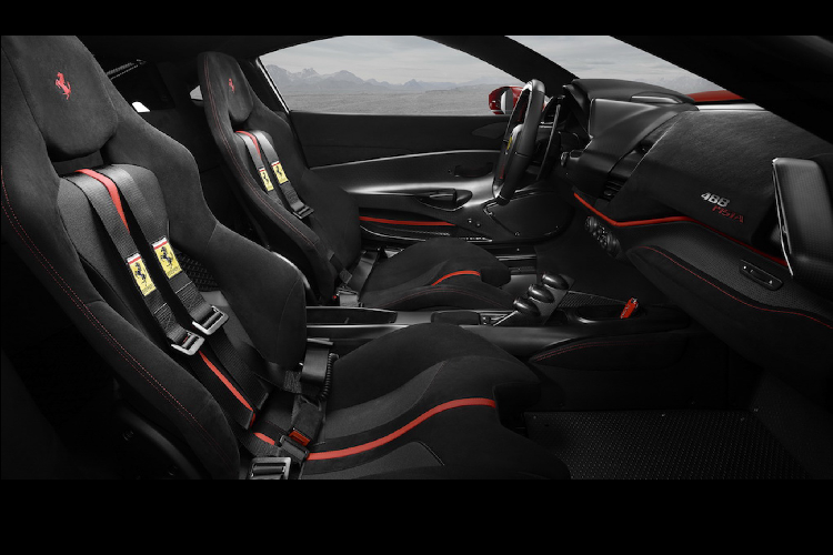 Ngoại hình mang thiết kế khí động học hơn, tăng 20% lực downforce xuống mặt đường so với 488 GTB.