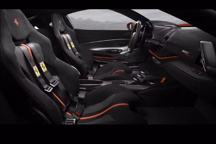 Ngoại hình mang thiết kế khí động học hơn, tăng 20% lực downforce xuống mặt đường so với 488 GTB.