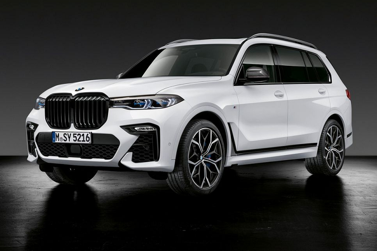 Bắt đầu từ ngoại thất, các mẫu SUV hạng sang BMW X6, X6 M và X5 M sẽ được trang bị các phụ kiện làm từ nhựa gia cố sợi carbon có độ bóng cao. Chúng bao gồm các chi tiết như lưới tản nhiệt, ngưỡng cửa và cánh khuếch tán phía sau.