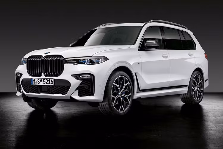 Bắt đầu từ ngoại thất, các mẫu SUV hạng sang BMW X6, X6 M và X5 M sẽ được trang bị các phụ kiện làm từ nhựa gia cố sợi carbon có độ bóng cao. Chúng bao gồm các chi tiết như lưới tản nhiệt, ngưỡng cửa và cánh khuếch tán phía sau.