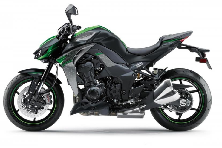 Kawasaki Z1000 R 2020 có các số đo kích thước dài x rộng x cao lần lượt là 2.045 x 790 x 1.055 mm, chiều cao yên 815 mm và cân nặng 221 kg.