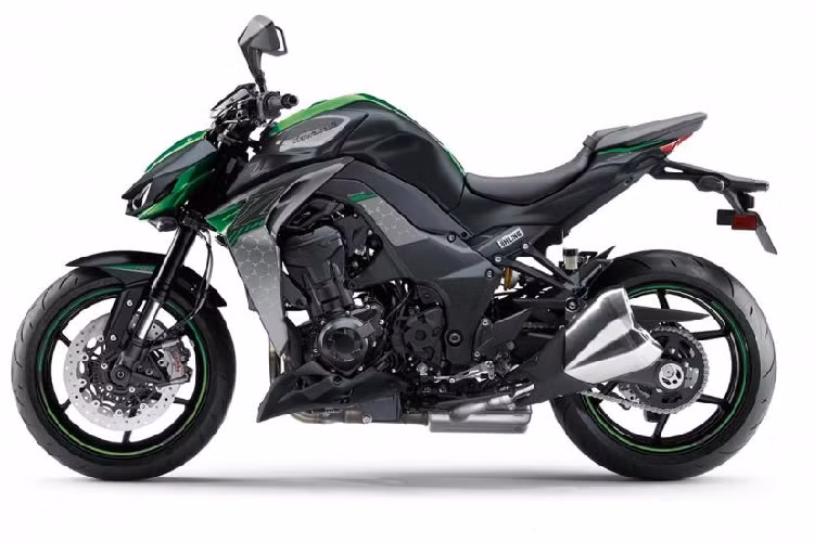 Kawasaki Z1000 R 2020 có các số đo kích thước dài x rộng x cao lần lượt là 2.045 x 790 x 1.055 mm, chiều cao yên 815 mm và cân nặng 221 kg.