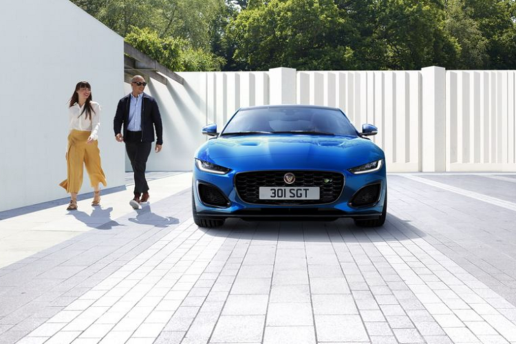 Các chi tiết còn lại khá tương đồng với model cũ ngoại trừ tấm nắp capo mới, la zăng tái thiết kế và bộ chắn bùn trước bề thế hơn. Những thay đổi tiếp tục xuất hiện trên ở phần đuôi xe với trung tâm là cụm đèn hậu thế hệ mới, loại bỏ điểm nhấn tròn của thế hệ tiền nhiệm.