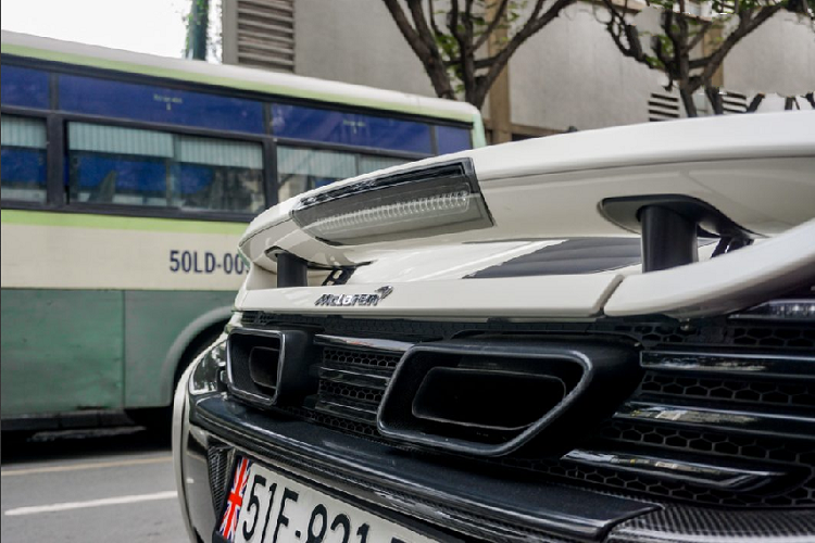 McLaren 650s Spider được trang bị khối động cơ M838T V8 tăng áp kép, sản sinh công suất cực đại 650 mã lực và mô men xoắn cực đại đạt 678 Nm. Xe có khả năng tăng tốc từ 0-100 km/h trong vòng 3 giây, 0-200 km/h trong vòng 8,6 giây và có tốc độ tối đa là 329 km/h.