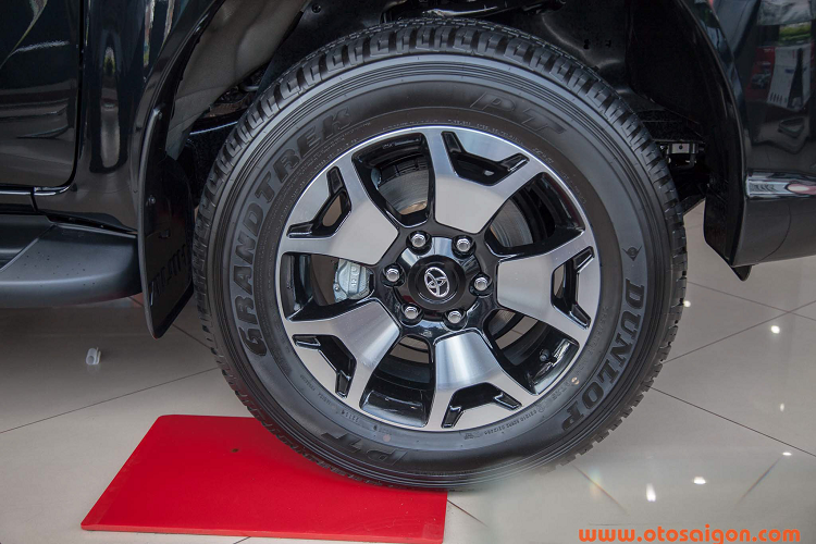 Toyota Hilux là dòng bán tải lâu đời với lịch sử hơn 50 năm kể từ lần đầu ra mắt năm 1968. Hilux được đánh giá cao bởi sự bền bỉ, độ tin cậy và khả năng vận hành mạnh mẽ.