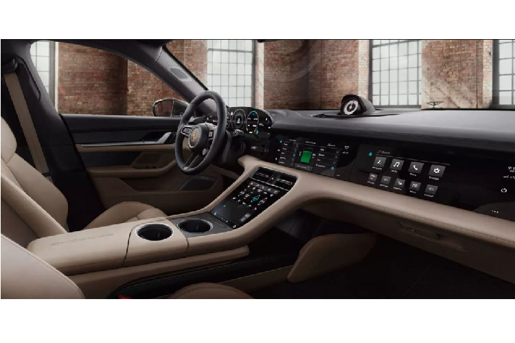 Porsche Taycan sở hữu viên pin lithium-ion 93,4 kWh với cấu trúc 800 volt được đặt dọc chiều dài của xe, giúp phân bổ đều khối lượng khắp thân xe. Viên pin này có thể được sạc 80% trong khoảng thời gian chỉ 22 phút. Giá xe Porsche Taycan từ 153.000 USD cho bản Turbo và từ 187.000 cho bản Turbo S. Những chiếc Taycan đầu tiên sẽ đến tay khách hàng vào quý I năm 2020.