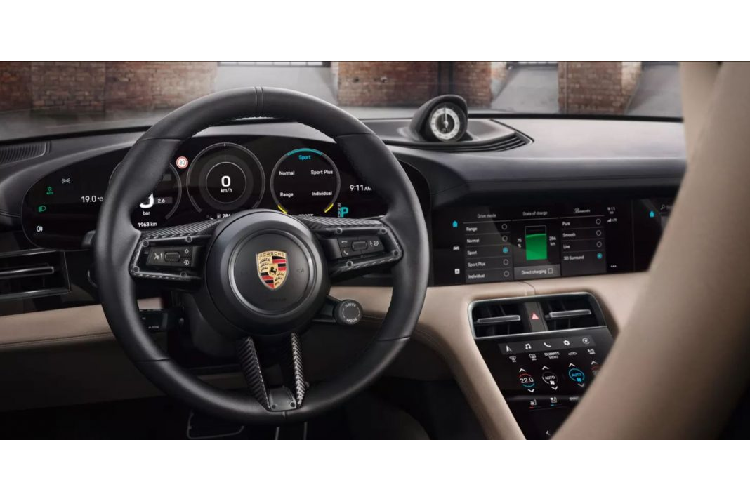 Porsche sử dụng hai động cơ điện đặt tại cầu trước và cầu sau của xe, tạo ra cống suất 616 mã lực trên biến thể Turbo S. Sức mạnh này được truyền đến bánh sau thông qua hộp số tự động hai cấp. Hộp số này được thiết kế với số 1 được dùng cho khả năng tăng tốc và số 2 được dùng để tối ưu hóa việc sử dụng nhiên liệu. Với sự hỗ trợ từ chế độ Launch Control, Porsche Taycan có khả năng tăng tốc lên 100 km/h chỉ trong 2,6 giây.