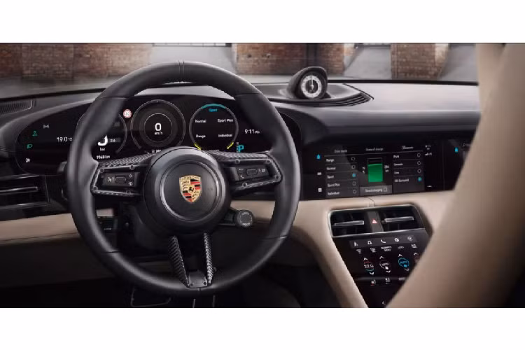 Porsche sử dụng hai động cơ điện đặt tại cầu trước và cầu sau của xe, tạo ra cống suất 616 mã lực trên biến thể Turbo S. Sức mạnh này được truyền đến bánh sau thông qua hộp số tự động hai cấp. Hộp số này được thiết kế với số 1 được dùng cho khả năng tăng tốc và số 2 được dùng để tối ưu hóa việc sử dụng nhiên liệu. Với sự hỗ trợ từ chế độ Launch Control, Porsche Taycan có khả năng tăng tốc lên 100 km/h chỉ trong 2,6 giây.