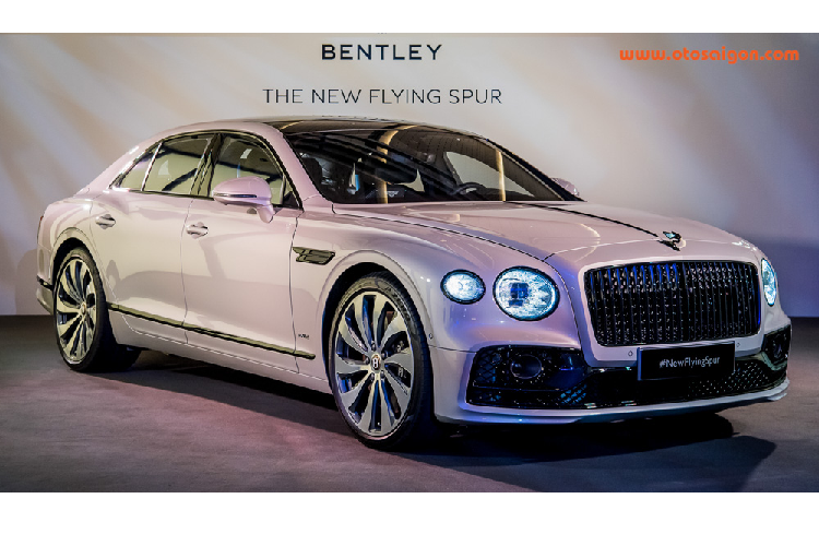 Ra mắt lần đầu từ tháng 6/2019, nhưng cho đến cuối năm nay, Bentley Flying Spur 2020 mới có màn ra mắt chính thức cho Châu Á tại Singapore. Qua những hình ảnh tại sự kiện lần này, có thể thấy Bentley Motor tiếp tục hứa hẹn về một chiếc sedan hạng sang với diện mạo sang trọng, cứng cáp, nội thất tinh tế và tất nhiên, khối động cơ W12 đầy ấn tượng.