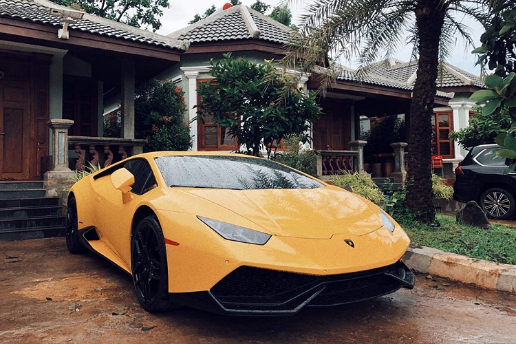 "Trái tim" của McLaren 720S là động cơ V8, tăng áp kép, dung tích 4.0 lít mới. Động cơ tạo ra công suất tối đa 720 mã lực và mô-men xoắn cực đại 770 Nm tại vòng tua máy 5.500 vòng/phút. Theo hãng McLaren, 41% bộ phận của động cơ có tên mã M840T này là những chi tiết hoàn toàn mới.