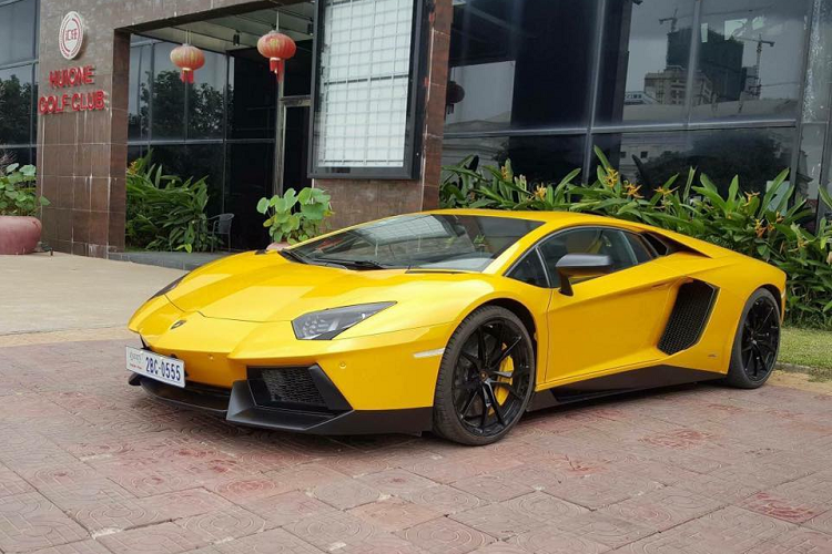 Kết hợp với hộp số SSG ly hợp kép 7 cấp, động cơ cho phép McLaren 720S tăng tốc từ 0-100 km/h trong 2,9 giây, mất thêm 4,9 giây nữa siêu xe Anh quốc chạm vận tốc 200 km/h, từ 0-300 km/h trong 21,4 giây và hoàn thành quãng đường 400 mét trong 10,3 giây. Vận tốc tối đa của McLaren 720S là 341 km/h.