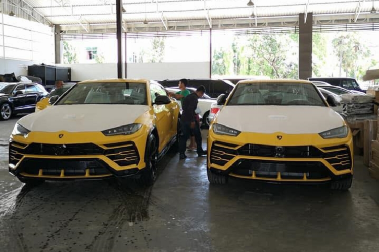 Ford Mustang sử dụng động cơ EcoBoost, 4 xi-lanh, tăng áp, dung tích 2.3 lít, sản sinh công suất tối đa 310 mã lực tại vòng tua máy 5.500 vòng/phút và mô-men xoắn cực đại 434 Nm tại vòng tua 3.000 vòng/phút. Động cơ được truyền tới bánh thông qua hộp số tự động 6 cấp, nhờ đó, Ford Mustang thế hệ 6 mất khoảng 5,8 giây để tăng tốc lên 100 km/h từ vị trí xuất phát trước khi đạt vận tốc tối đa 233 km/h.