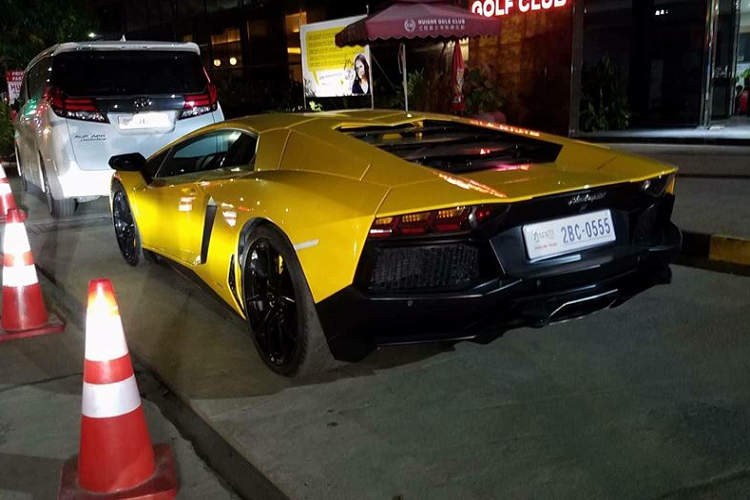 Động cơ kết hợp với hộp số 7 cấp SSG, nhờ đó, siêu xe mui trần McLaren 650S Spider có thể tăng tốc từ vị trí xuất phát lên 100 km/h trong vòng 3 giây trước khi đạt vận tốc tối đa 328 km/h. McLaren 650S Spider chỉ cần thời gian 17 giây là có thể đóng hoặc mở mui.