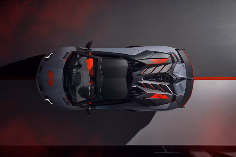 Cung cấp sức mạnh cho xe là khối động cơ V12 dung tích 6.5L, sản sinh công suất 770 mã lực và mô-men xoắn 720 Nm. SVJ 63 Roadster được trang bị hộp số 7 cấp và hệ dẫn động 4 bánh, giúp xe có khả năng tăng tốc 0-100 km/h chỉ trong 2,9 giây trước khi đạt vận tốc tối đa 350 km/h.