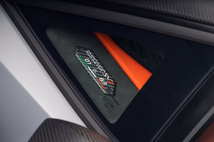 SVJ 63 Roadster chỉ sẽ được sản xuất giới hạn 63 chiếc trên toàn thế giới và đến tay khách hàng vào năm 2020. Tất cả 63 chiếc đều đã có chủ trước khi mẫu xe này được ra mắt