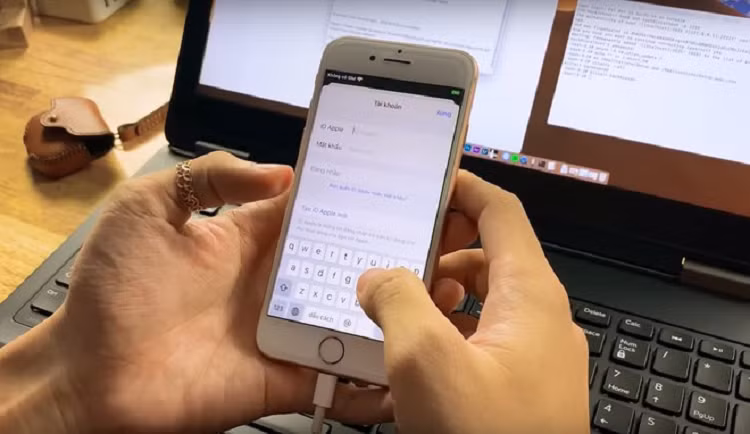 Xuất hiện công cụ biến iPhone "cục gạch" thành quốc tế Xuat hien cong cu bien iPhone