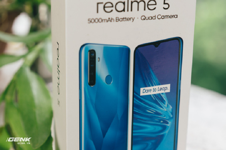 Khẩu hiệu của dòng máy này cũng như Realme 5 Pro đó là "Dare to leap" - Dám nhảy vọt, ám chỉ hệ thống 4 camera mà ta sẽ tìm hiểu rõ hơn ở phần sau. 
