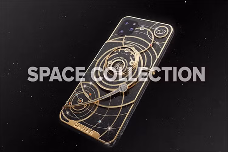 Với phiên bản cao cấp nhất sẽ được đính nhiều loại đá quý, kim cương và có một mảnh thiên thạch, đá từ Mặt trăng. Bên cạnh đó, mặt lưng của model này còn sở hữu đồng hồ cơ. Chỉ có một máy được Caviar chế tác.