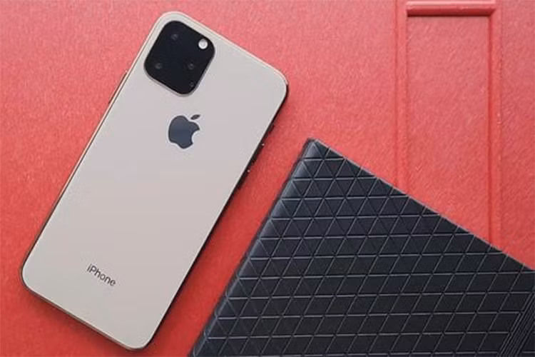Thay đổi lớn nhất trên iPhone 11 có thể đến từ cụm ba camera sau hình vuông. Camera thứ ba là cảm biến 3D ToF (Time-of-Flight) để nhận diện chiều sâu bên cạnh camera chính và telephoto quen thuộc từ iPhone 7 Plus đến nay.