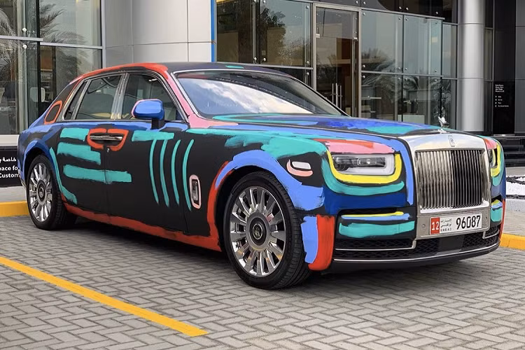 Các tác phẩm của Theodore bao gồm tranh tường và tranh vẽ của những người có ảnh hưởng trong ngành thời trang như Kate Moss, Coco Chanel với Frida Kahlo, Tom Ford và Diana Vreeland.