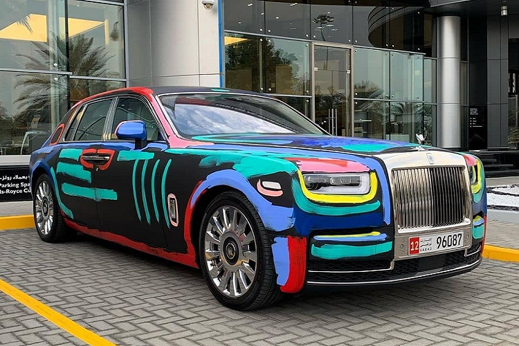 Với vẻ đẹp vốn có của những chiếc Rolls-Royce, phong cách nghệ thuật của Bradley Theodore đã làm chúng trở nên đẹp hơn, độc đáo hơn, thể hiện được sự phóng khoáng cũng như thông điệp nghệ thuật không có rào cản, không có giới hạn về sự sáng tạo.