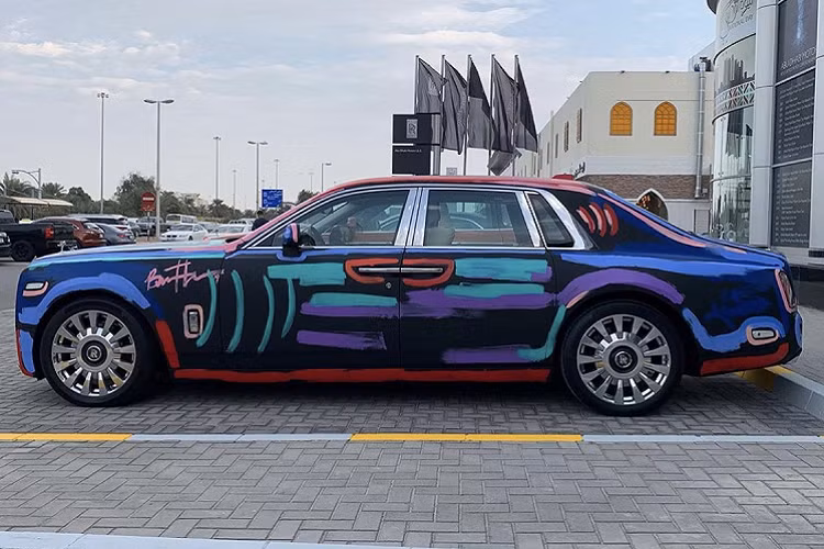 Những chiếc Art Car có lẽ đã không còn quá xa lạ với giới mê xe hiện tại. Nó không đơn thuần chỉ là việc những người nghệ sĩ vẽ một chiếc xe mà đó chính là sự kết hợp “phá cách” giữa những mẫu xe đắt giá và các phong cách nghệ thuật khác nhau, truyền tải những thông điệp hay tiếng nói của người nghệ sĩ thông qua những tác phẩm nghệ thuật động.