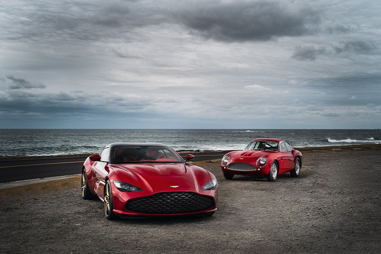 Theo đó, trong khuôn khổ sự kiện Audrain's Newport Concours diễn ra ở Hoa Kỳ, hãng siêu xe nước Anh - Aston Martin đã giới thiệu tới công chúng nguyên mẫu "bằng xương bằng thịt" của siêu phẩm Aston Martin DBS GT Zagato, "người anh em" tới từ thế kỷ XXI của chiếc DB4 GT Zagato Continuation.