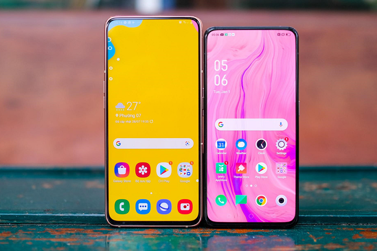 Cả hai máy đều sở hữu màn hình tràn viền, độ phân giải Full HD+. Galaxy A80 có màn hình 6,7 inch, lớn hơn 6,4 inch của Oppo Reno. Bên cạnh đó, smartphone của Samsung dùng tấm nền super AMOLED mang đến màu sắc rực và độ sáng cao hơn tấm nền AMOLED của Reno.