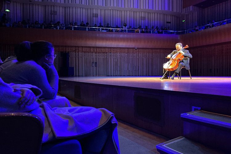 Nhiếp ảnh gia cho rằng kể từ khi Night Mode xuất hiện, cách chụp ảnh với iPhone sẽ thay đổi. Tiếng xấu về việc iPhone chụp đêm kém sẽ không còn nữa. 