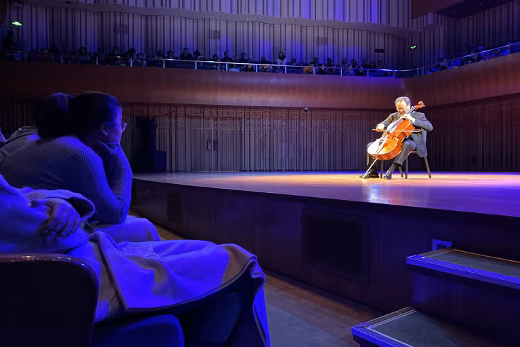 Nhiếp ảnh gia cho rằng kể từ khi Night Mode xuất hiện, cách chụp ảnh với iPhone sẽ thay đổi. Tiếng xấu về việc iPhone chụp đêm kém sẽ không còn nữa. 