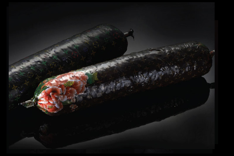 Xúc xích Louis Vuitton