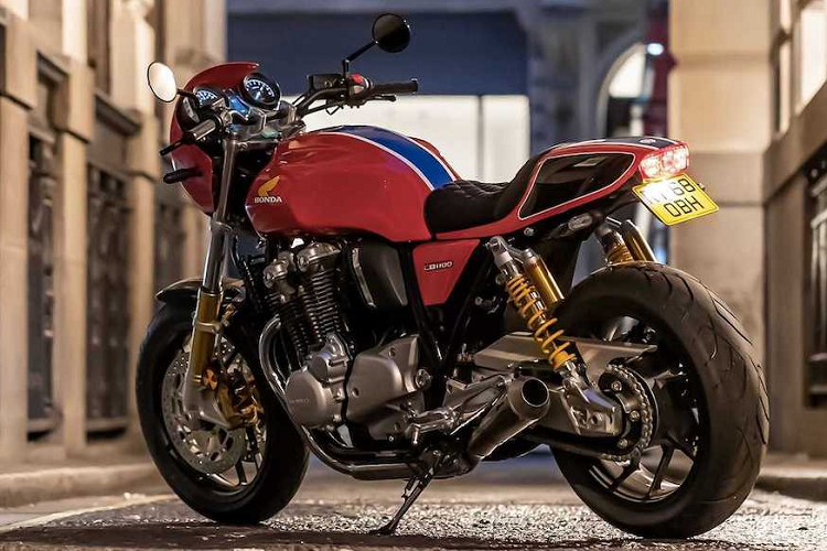 Đúng như tên gọi, sẽ chỉ có tổng cộng 54 chiếc CB1100 RS 5Four được tạo ra, mỗi chiếc sẽ có gía 15.554 Bảng (tương đương 450 triệu đồng).