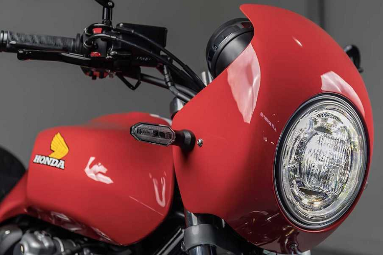 Nhân dịp kỷ niệm kép này, chi nhánh Honda Anh Quốc đã hợp tác cùng xưởng độ 5Four để tạo ra một series xe đặc biệt, dựa trên mẫu mô tô hoài cổ hiệu năng cao CB1100 RS. Có tên gọi Honda CB1100 RS 5Four, phiên bản đặc biệt này có thiết kế lấy cảm hứng từ những chiếc xe đua đường trường trong thập niên 80 của Thế kỷ XX.