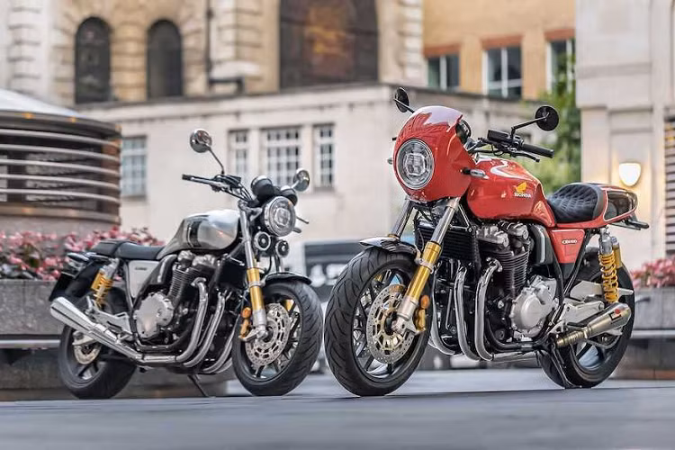 Vào năm nay dòng roadster CB của Honda đã cùng lúc chạm tới 2 cột mốc lớn: 60 năm kể từ khi ra mắt chiếc xe môtô Honda CB đầu tiên ra đời, cũng như 50 năm ngày CB750 - mẫu môtô với động cơ 4 xi-lanh đầu tiên được bán ra thị trường.